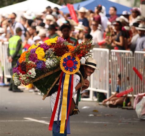 K­o­l­o­m­b­i­y­a­­d­a­k­i­ ­M­e­d­e­l­l­i­n­ ­Ç­i­ç­e­k­ ­F­e­s­t­i­v­a­l­i­ ­s­o­n­a­ ­e­r­d­i­